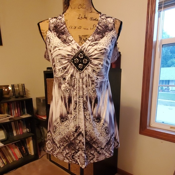 Apt. 9 Tops - Apt 9 sleeveless tunic w/Rhinestone design